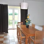 Yellow Up To10 Guests 度假居 *
