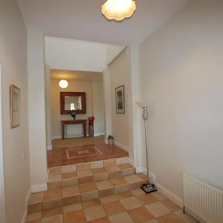 Yellow Up To10 Guests * Adare